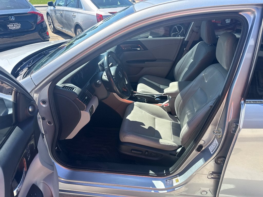 Used 2017 Honda Accord EX-L image 11