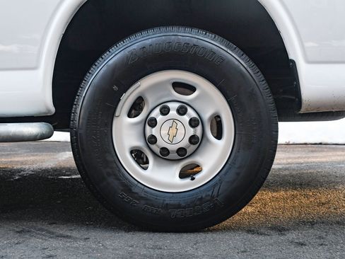 Used 2024 Chevrolet Express 2500 w/ Driver Convenience Package image 27