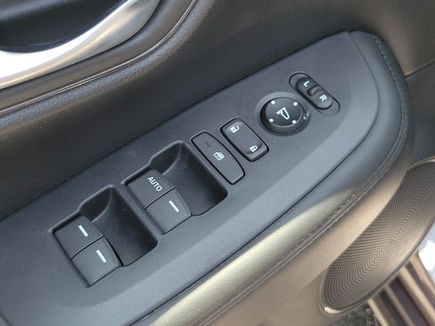 Used 2025 Honda HR-V LX image 15