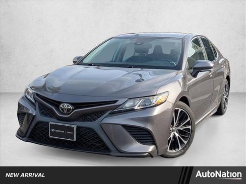 Used 2019 Toyota Camry SE image 1