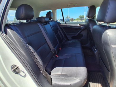 Used 2017 Volkswagen Golf SportWagen FWD image 20