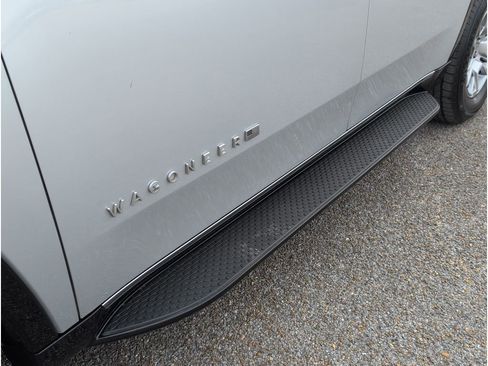 Used 2023 Jeep Wagoneer 4WD image 10