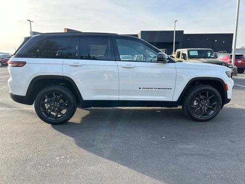 New 2025 Jeep Grand Cherokee Limited image 8