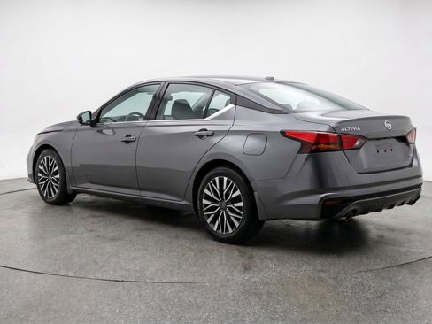 Used 2025 Nissan Altima 2.5 SV FWD image 5