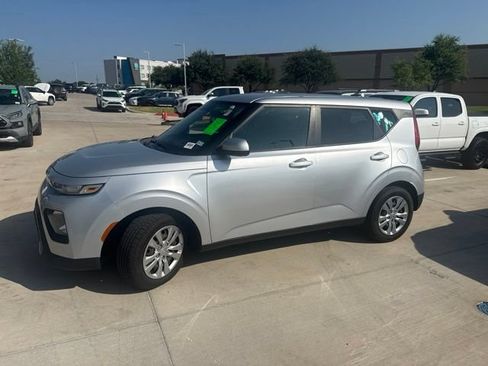 Used 2020 Kia Soul LX FWD image 6