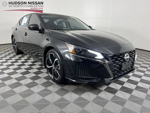 Used 2023 Nissan Altima 2.5 SR FWD image 1