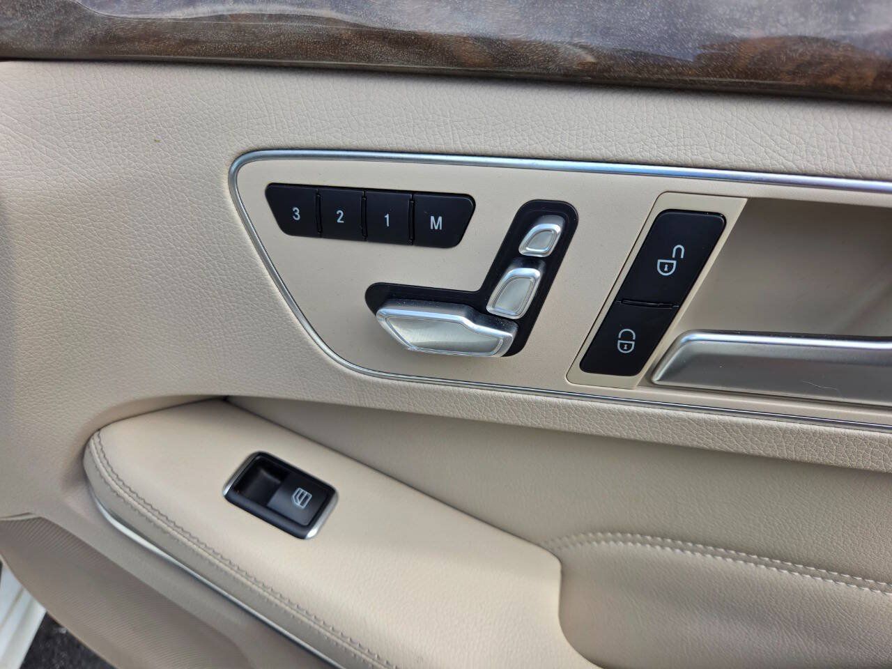 Used 2014 Mercedes-Benz E 350 4MATIC Sedan w/ Premium 1 Package image 39