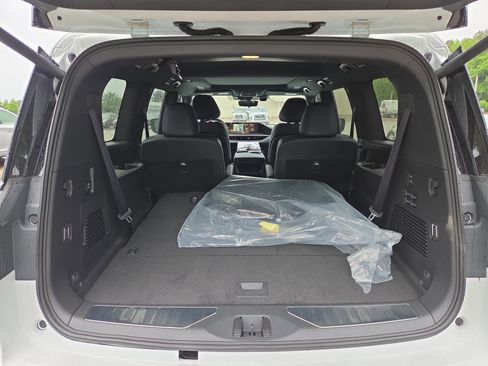 Used 2026 INFINITI QX80 4WD w/ Sport Exterior Package image 9