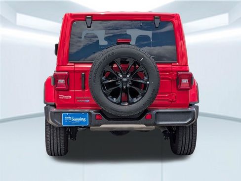 Used 2025 Jeep Wrangler Unlimited Sahara AWD/4WD image 5