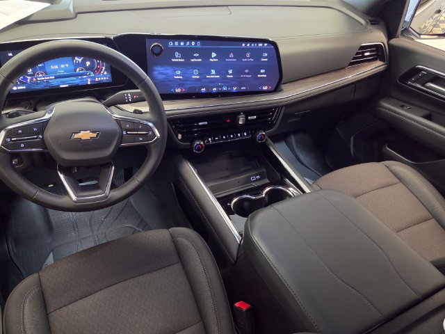 Used 2026 Chevrolet Suburban LS RWD image 14