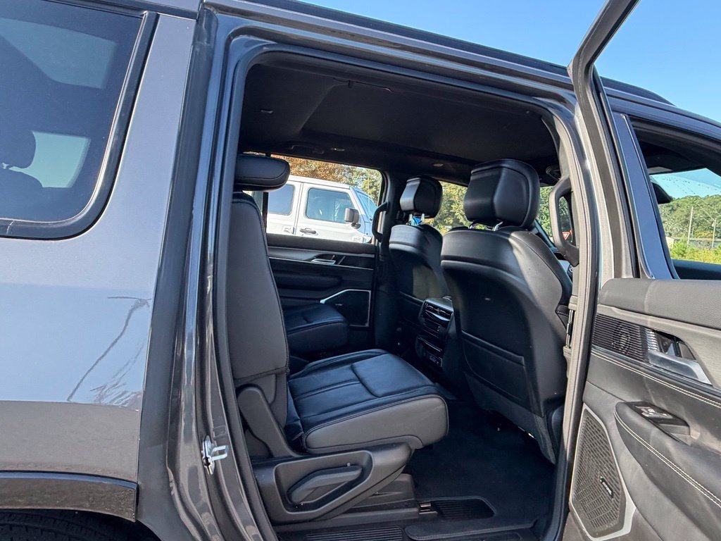 Used 2024 Jeep Wagoneer Series II RWD image 41