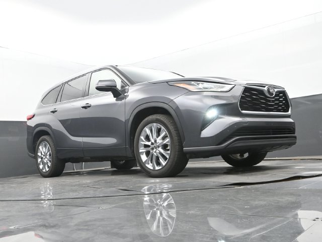 Used 2021 Toyota Highlander Limited FWD image 9