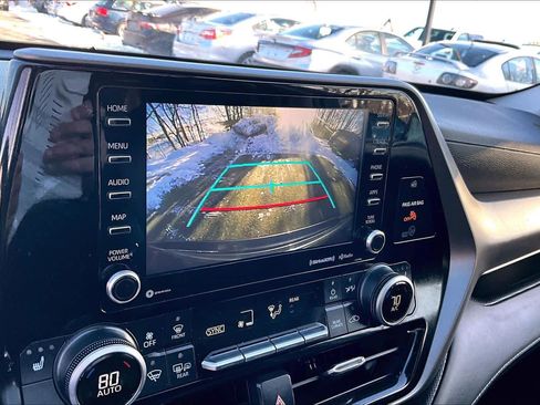 Certified 2021 Toyota Highlander XLE image 28