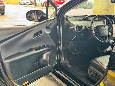 Used 2022 Toyota Prius XLE image 12