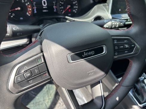 Used 2025 Jeep Compass Trailhawk w/ Trailer Tow Group AWD/4WD image 25