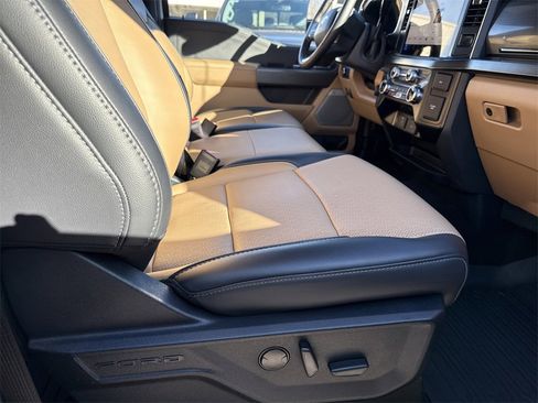 Used 2025 Ford F250 Lariat w/ Black Appearance Package image 15