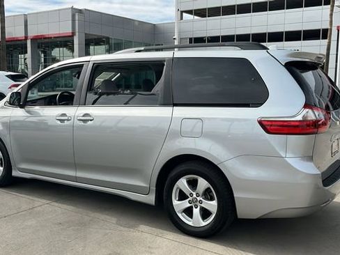 Used 2020 Toyota Sienna LE FWD image 24