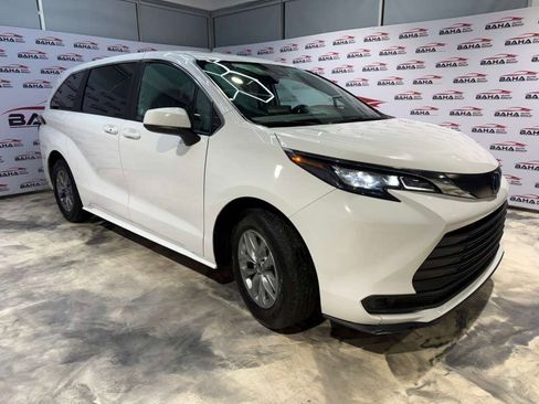 Used 2024 Toyota Sienna LE image 5