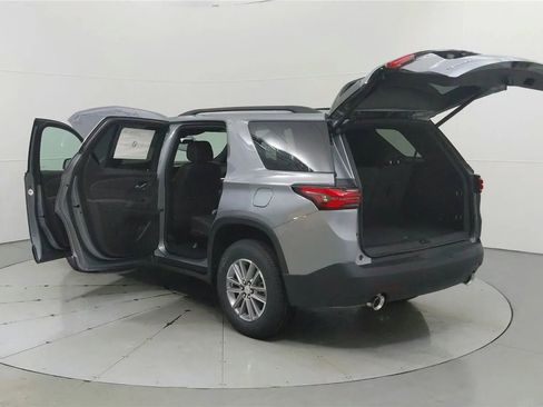Used 2023 Chevrolet Traverse LT FWD image 11