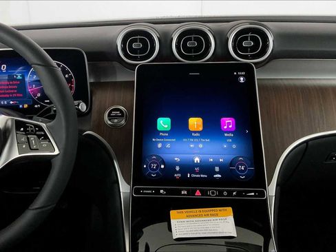 Used 2025 Mercedes-Benz GLC 300 4MATIC image 9