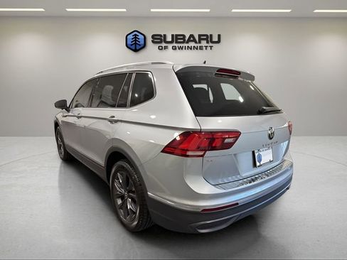 Used 2022 Volkswagen Tiguan SE w/ Panoramic Sunroof Package image 3
