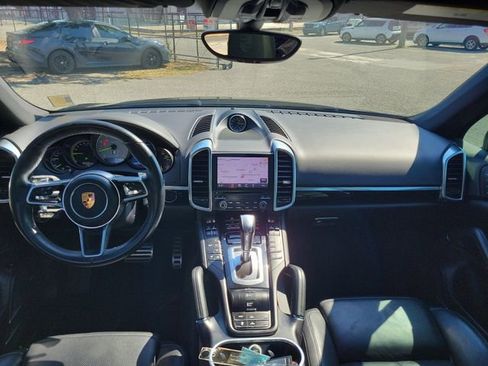 Used 2018 Porsche Cayenne S image 25