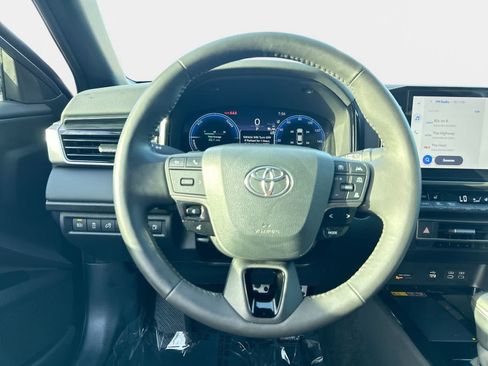 Used 2025 Toyota Camry XSE FWD image 16