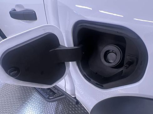 Used 2024 Chevrolet Colorado Trail Boss w/ Technology Package image 38