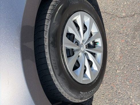 Used 2016 Toyota Camry LE FWD image 9
