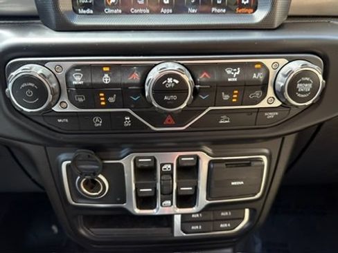Used 2020 Jeep Gladiator Overland AWD/4WD image 31