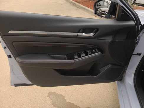 Certified 2023 Nissan Altima 2.5 SR w/ SR Premium Package AWD/4WD image 16