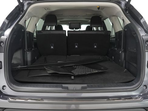 Used 2024 Toyota Highlander XLE image 14