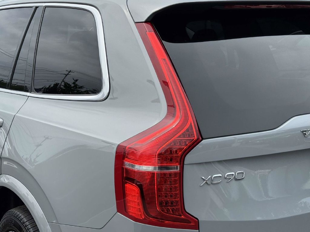 Certified 2025 Volvo XC90 T8 Plus w/ Protection Package Premier AWD/4WD image 8