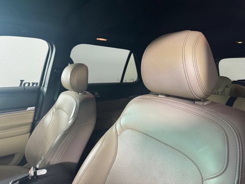 Used 2016 Ford Explorer Limited FWD image 9
