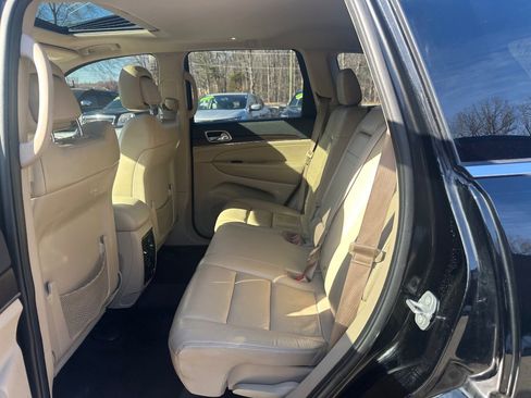 Used 2017 Jeep Grand Cherokee Limited image 16