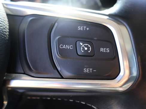 Used 2019 Jeep Wrangler Unlimited Sahara AWD/4WD image 29