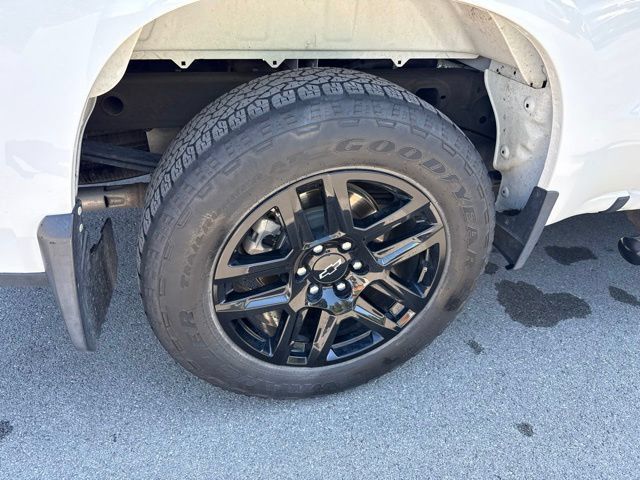 Used 2024 Chevrolet Silverado 1500 RST w/ Z71 Off-Road Package AWD/4WD image 9