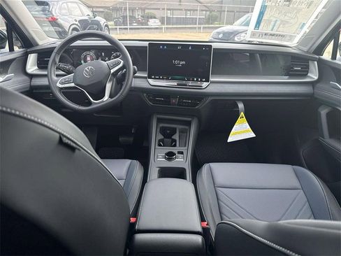 New 2026 Volkswagen Tiguan SE FWD image 15