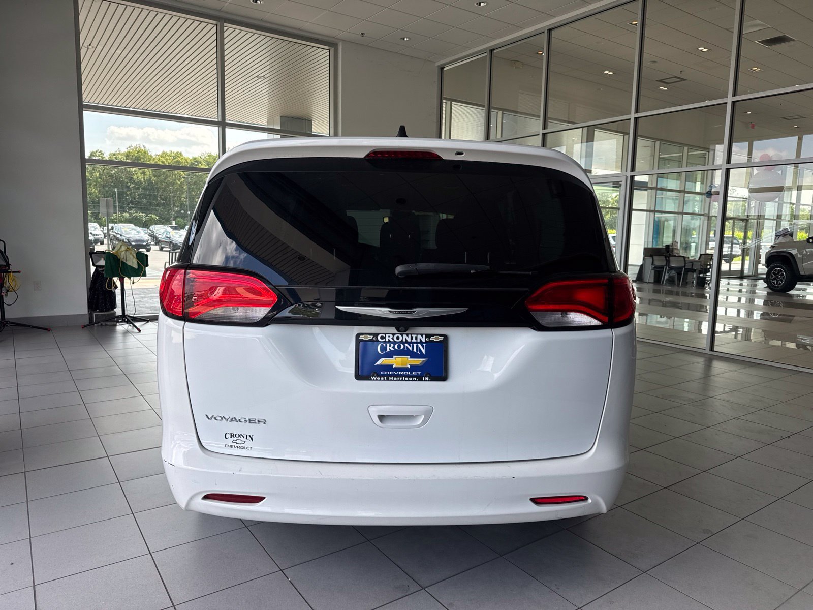 Used 2023 Chrysler Voyager LX FWD image 8