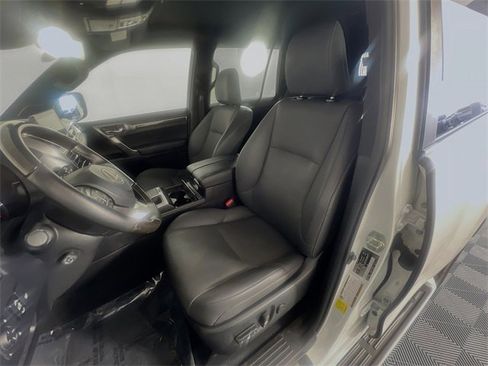 Used 2023 Lexus GX 460 Premium image 9