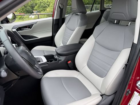 Used 2024 Toyota RAV4 XLE Premium FWD image 26