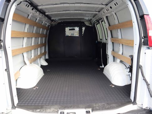 Used 2023 Chevrolet Express 2500 w/ Driver Convenience Package image 8