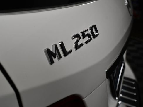 Used 2015 Mercedes-Benz ML 250 250 BLUETEC image 45