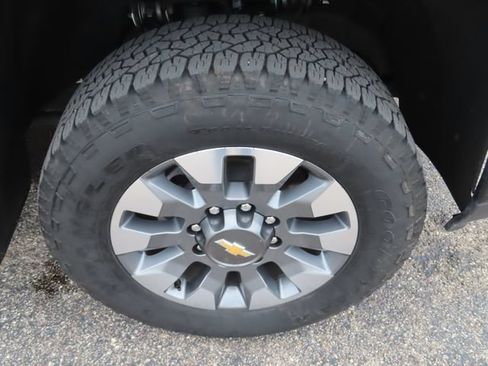 Used 2025 Chevrolet Silverado 2500 Custom w/ Custom Value Package AWD/4WD image 14