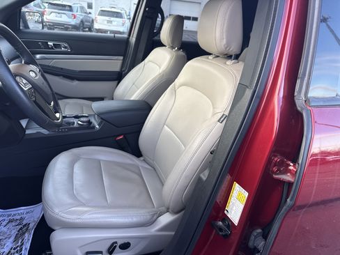 Used 2018 Ford Explorer XLT w/ Equipment Group 202A image 18