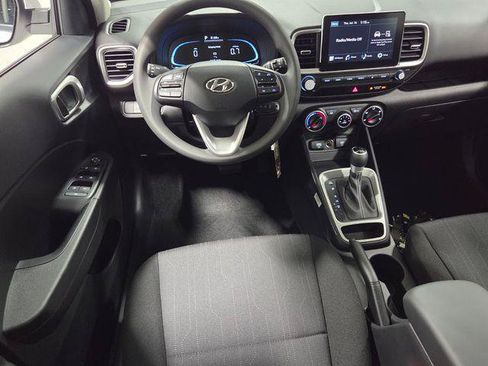 New 2026 Hyundai Venue SE FWD image 7