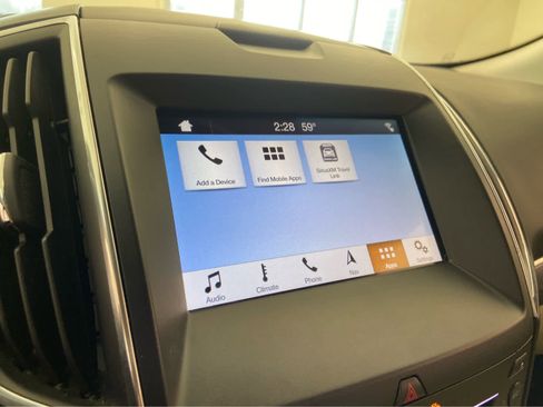 Used 2019 Ford Edge Titanium image 28