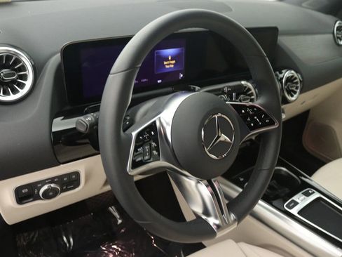 Certified 2025 Mercedes-Benz GLA 250 image 17