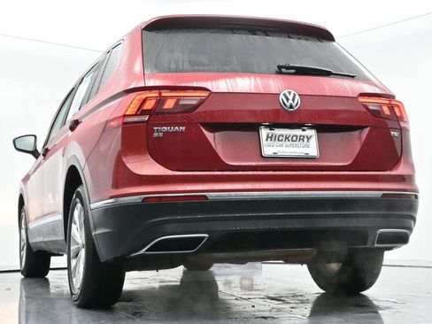 Used 2018 Volkswagen Tiguan SE w/ Panoramic Sunroof Package image 48