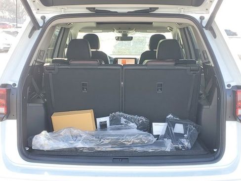 New 2026 Volkswagen Atlas Peak Edition image 8